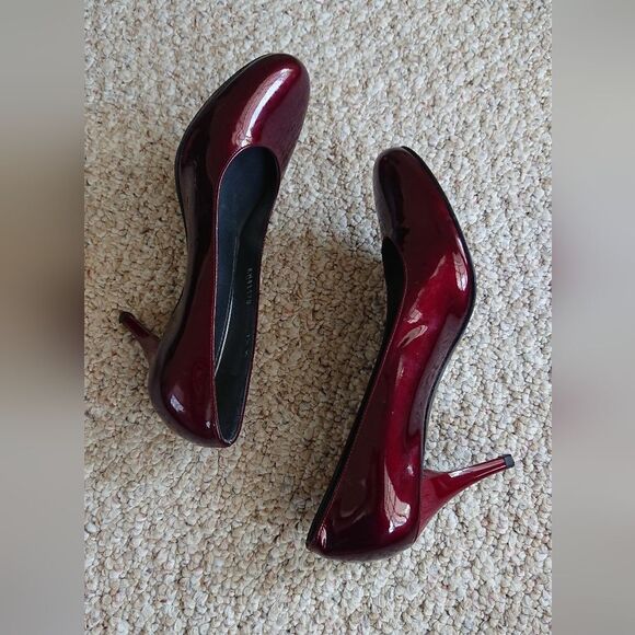 Stuart Weitzman Burgundy Patent Leather Round Toe Pumps Size 7.5M - Picture 3 of 13